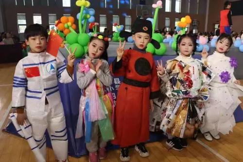 垃圾双赢彩票袋、瓦楞纸、可乐瓶再利用这所学校刮起了一股环保时尚风(图3)
