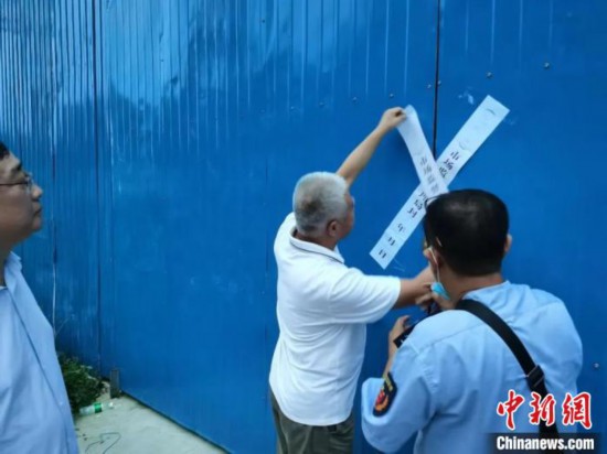 河北保定捣毁一纸制品造假窝点查获假冒品牌抽纸双赢彩票1000余箱