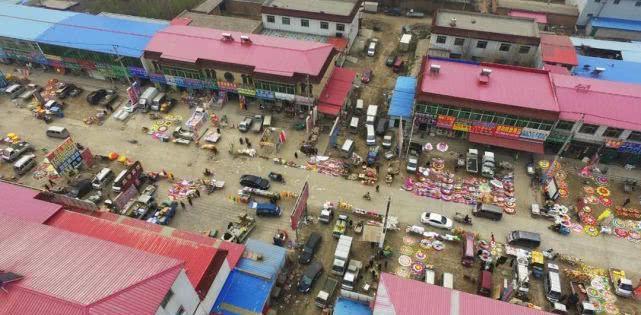 探访死人用品批发市场：老板亲自穿孝衣拍“卖家秀”双赢彩票