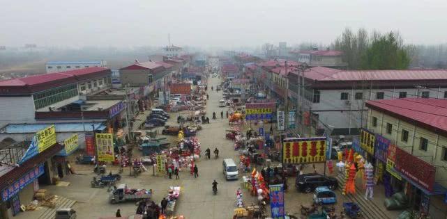 探访死人用品批发市场：老板亲自穿孝衣拍“卖家秀”双赢彩票(图5)