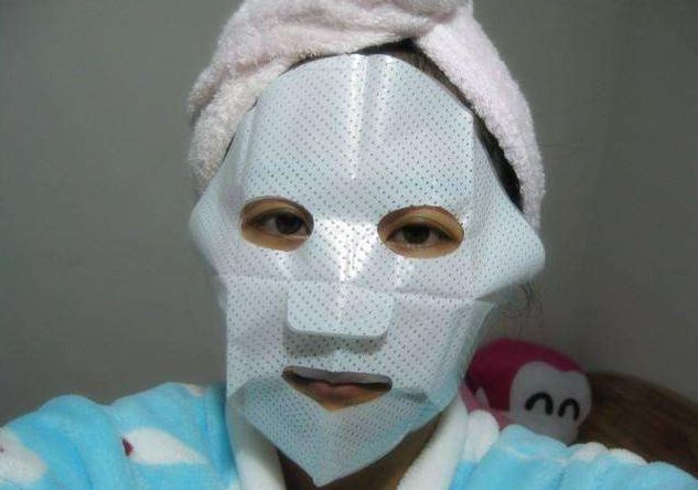 面膜中的那张“塑料纸”到底有啥双赢彩票用？很多女人直接扔掉可惜了(图2)