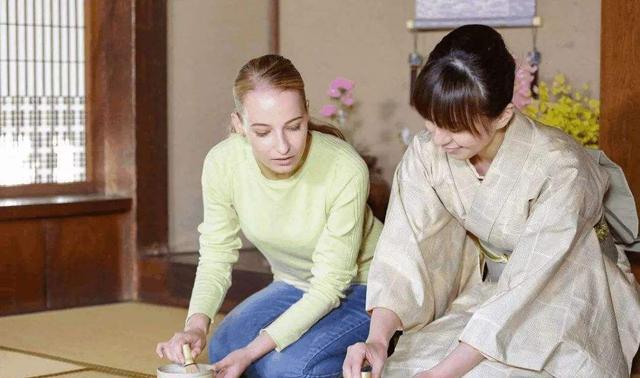 双赢彩票日本发明“椅”解决已婚女性大难题为什么在中国一文不值(图2)