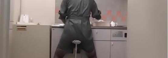这种椅子由日本人发明女性坐下畅通无阻男人坐下会导致双赢彩票折断(图4)