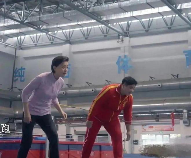 双赢彩票杨澜素颜跑步生图感叹她真的老了勾腰驼背并没那么高高在上！