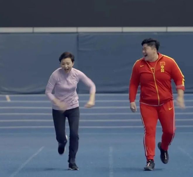双赢彩票杨澜素颜跑步生图感叹她真的老了勾腰驼背并没那么高高在上！(图2)