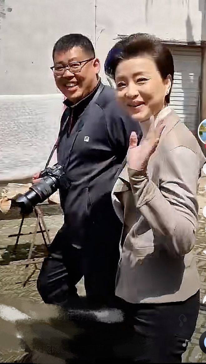 双赢彩票杨澜素颜跑步生图感叹她真的老了勾腰驼背并没那么高高在上！(图3)